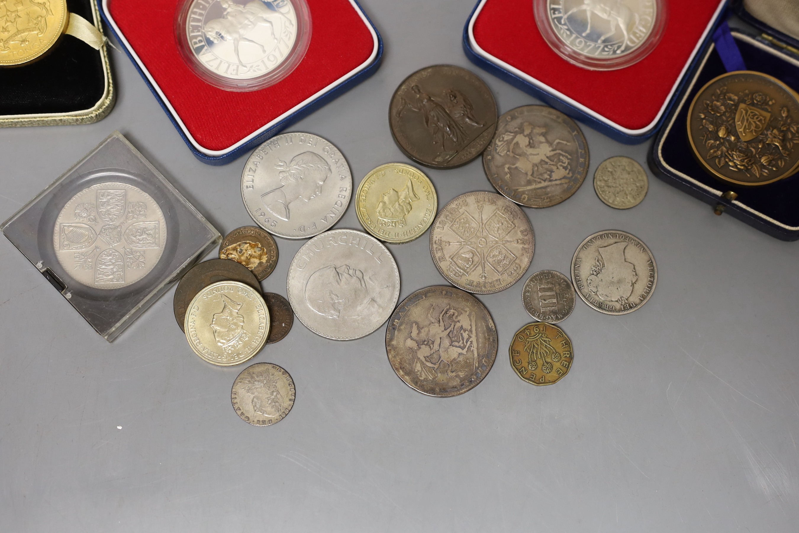 A small mixed collection of commemorative and other coinage